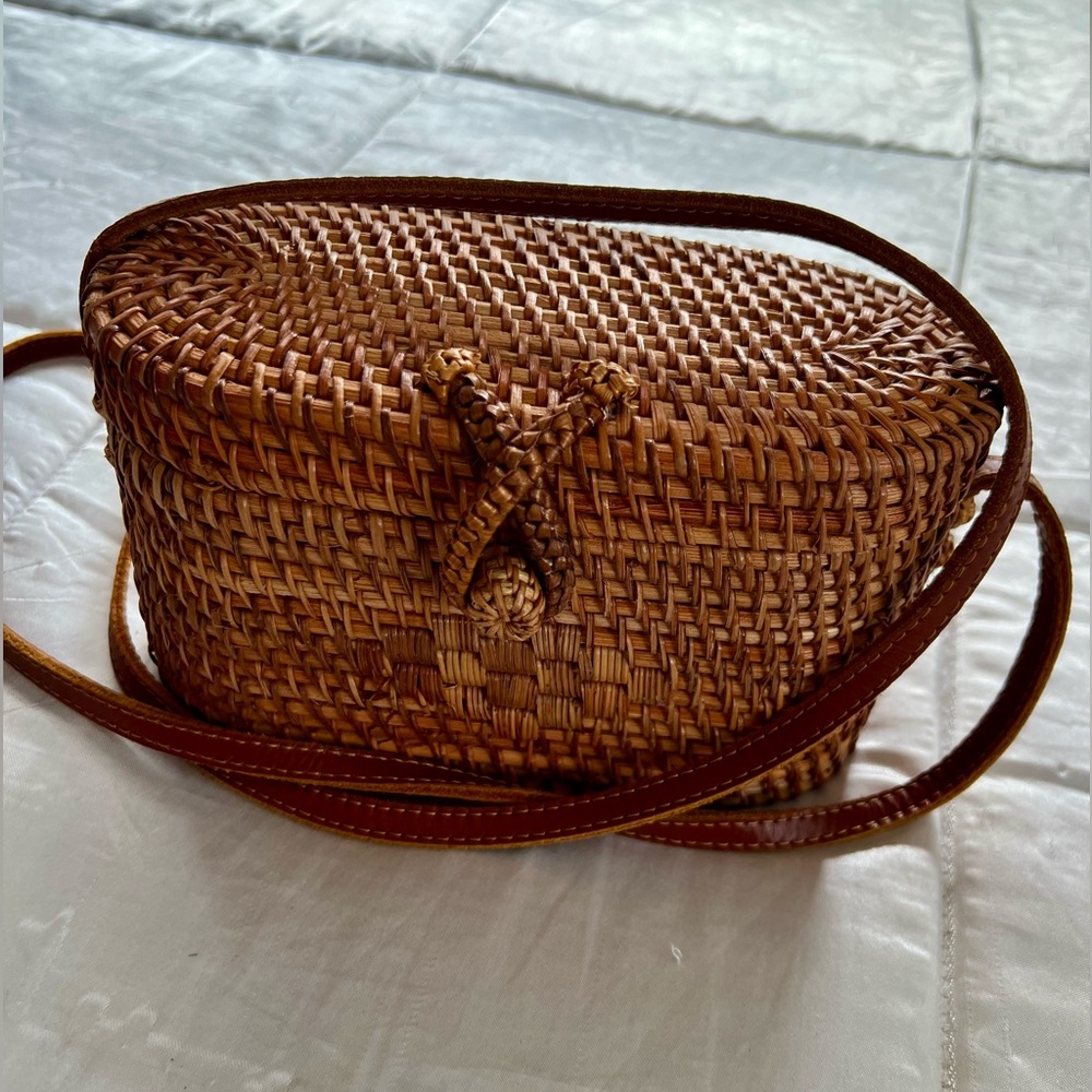 Handmade Rattan Camera Shoulder Bag – Boho Crossbody - Picture 4 of 15